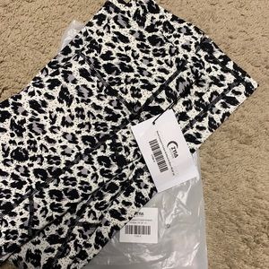 Zyia Brilliant Snow Leopard Leggings